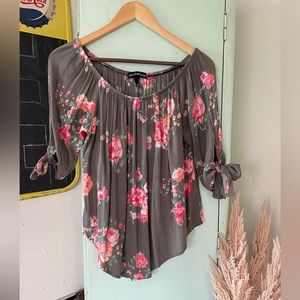 Derek Heart Floral Blouse Size Small